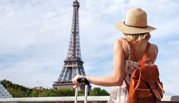 Франция готовится к приему туристов